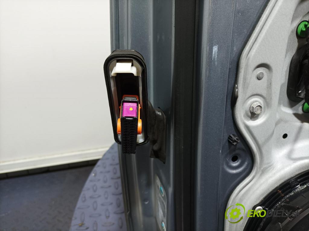 Vw Touran 2007 dvere Predné pravé 