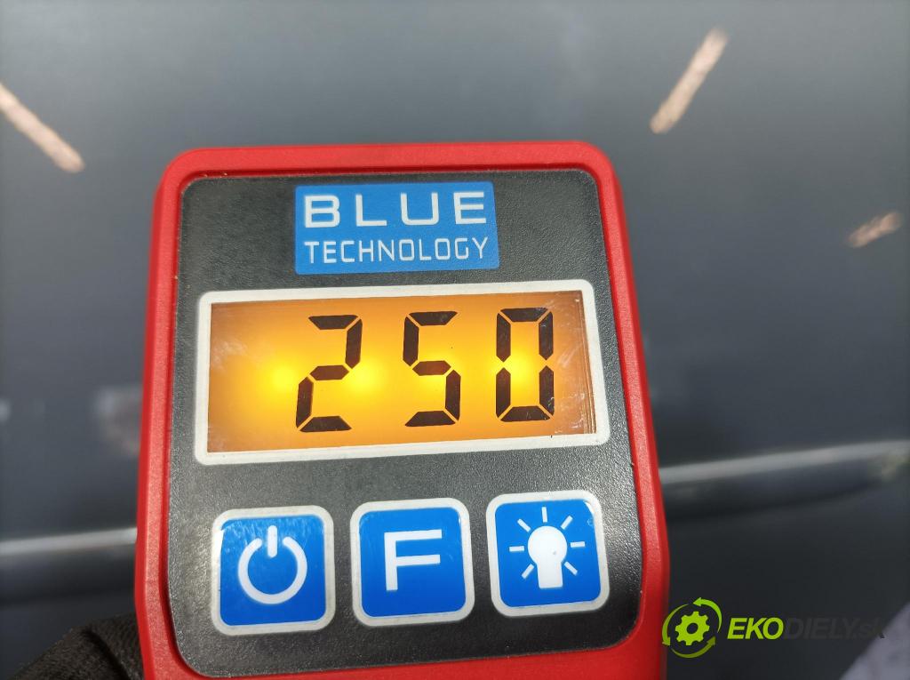 Vw Touran 2007 dvere zad Vľavo: