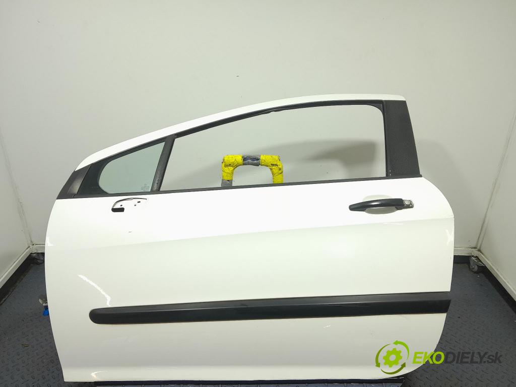 Peugeot 308 2010 dvere Predné Vľavo: