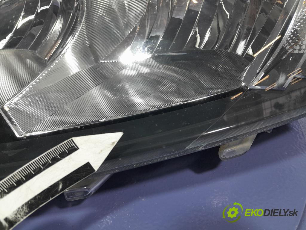 Skoda Octavia 2015 Reflektor: Vľavo: 5E1941017