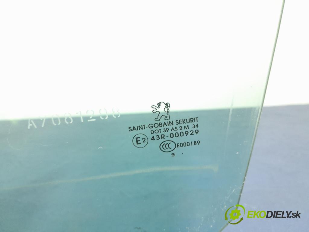 Peugeot 308 2010 sklo dvere Predné ľavá