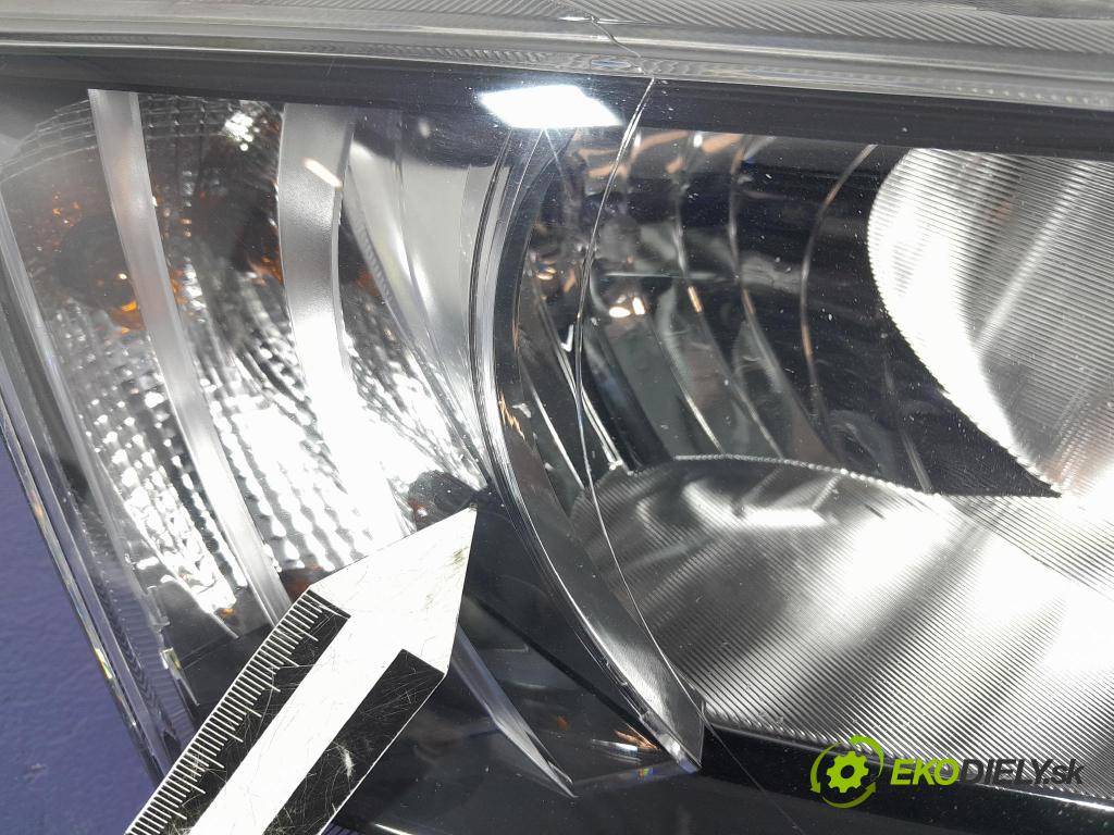 Skoda Octavia 2015 Reflektor: v pravo: 5E1941018