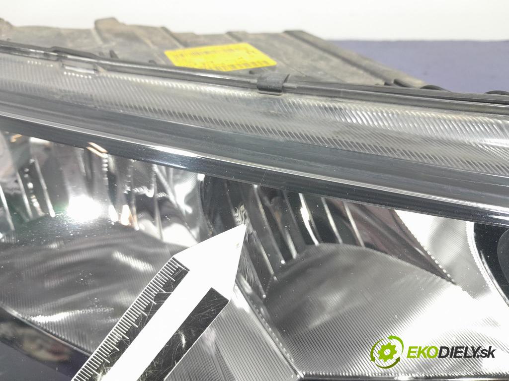 Skoda Octavia 2015 Reflektor: v pravo: 5E1941018