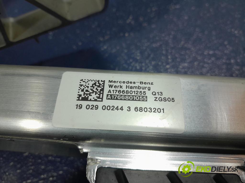 Mercedes Gla-klasa 2019 kokpit,pristrojová doska A1766801055