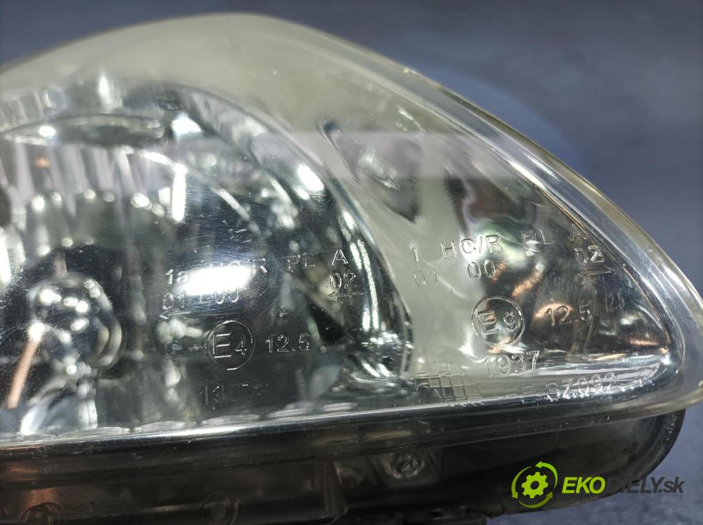 Suzuki Swift 2007 Reflektor: v pravo: