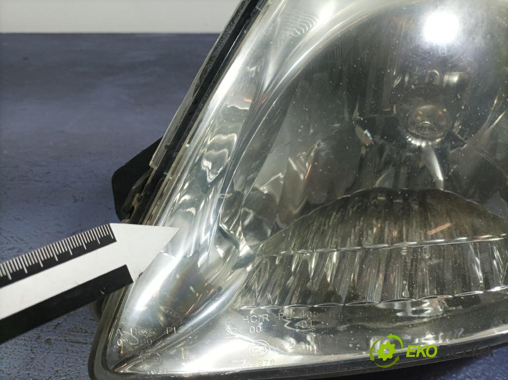 Suzuki Swift 2007 Reflektor: Vľavo: