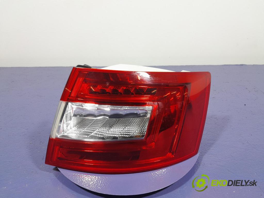Skoda Octavia 2015 svetlo / reflektor zad Prava: Vonkajsia: