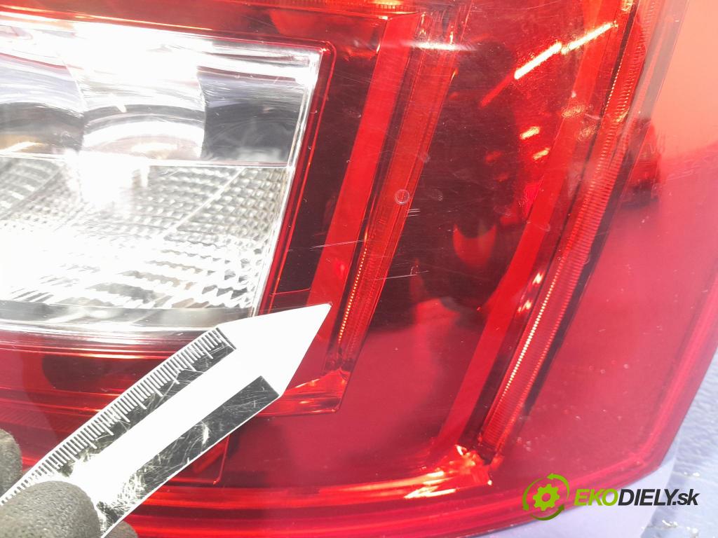 Skoda Octavia 2015 svetlo / reflektor zad Prava: Vonkajsia: