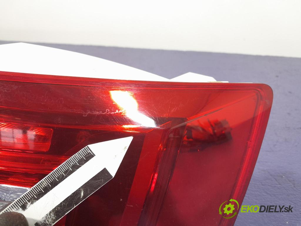 Skoda Octavia 2015 svetlo / reflektor zad Prava: Vonkajsia: