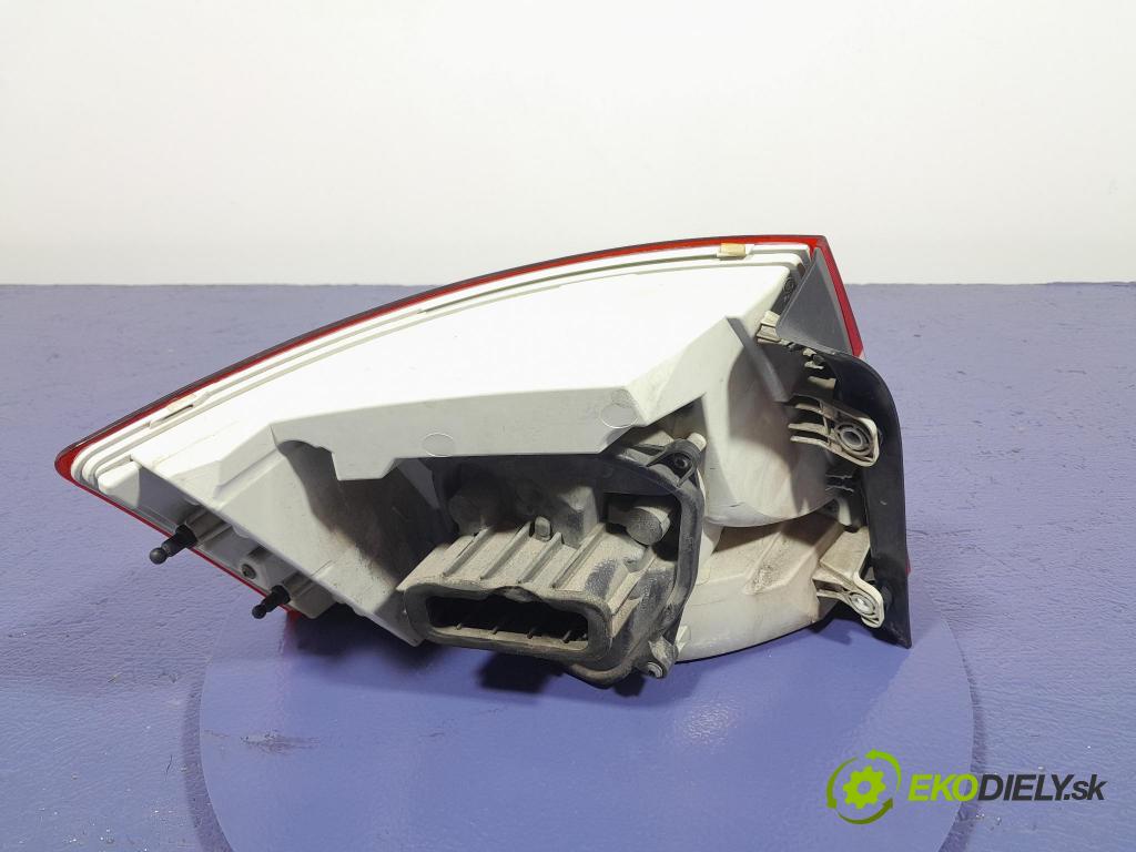 Skoda Octavia 2015 svetlo / reflektor zad Prava: Vonkajsia: