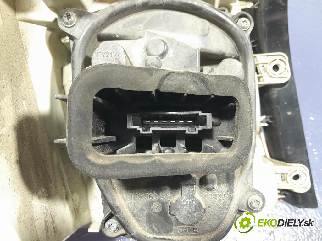 Skoda Octavia 2015 svetlo / reflektor zad Prava: Vonkajsia: 