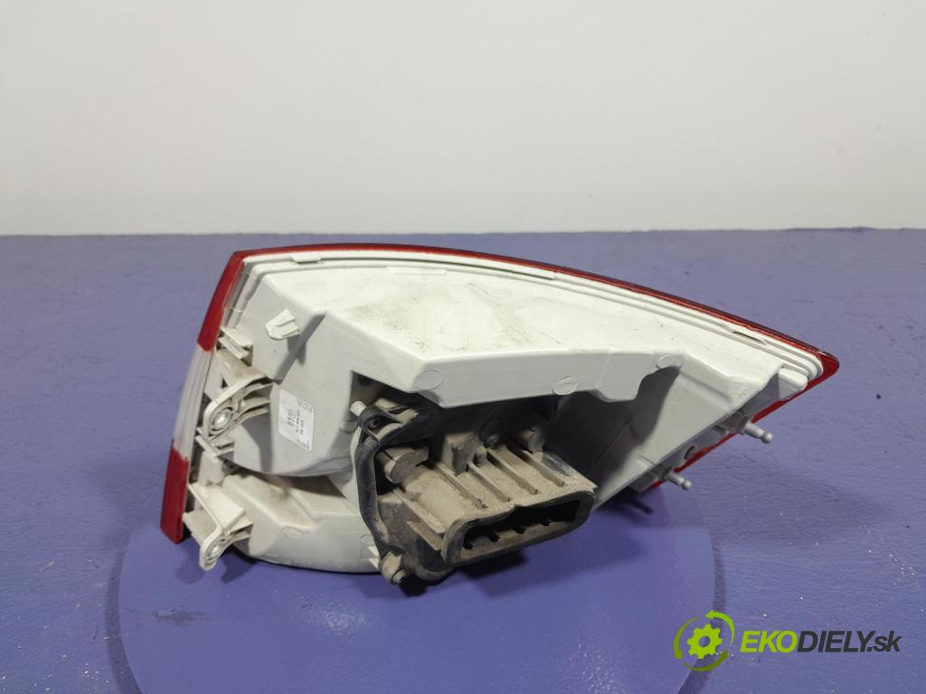 Skoda Octavia 2015 svetlo / reflektor zad ľavá Vonkajsia: