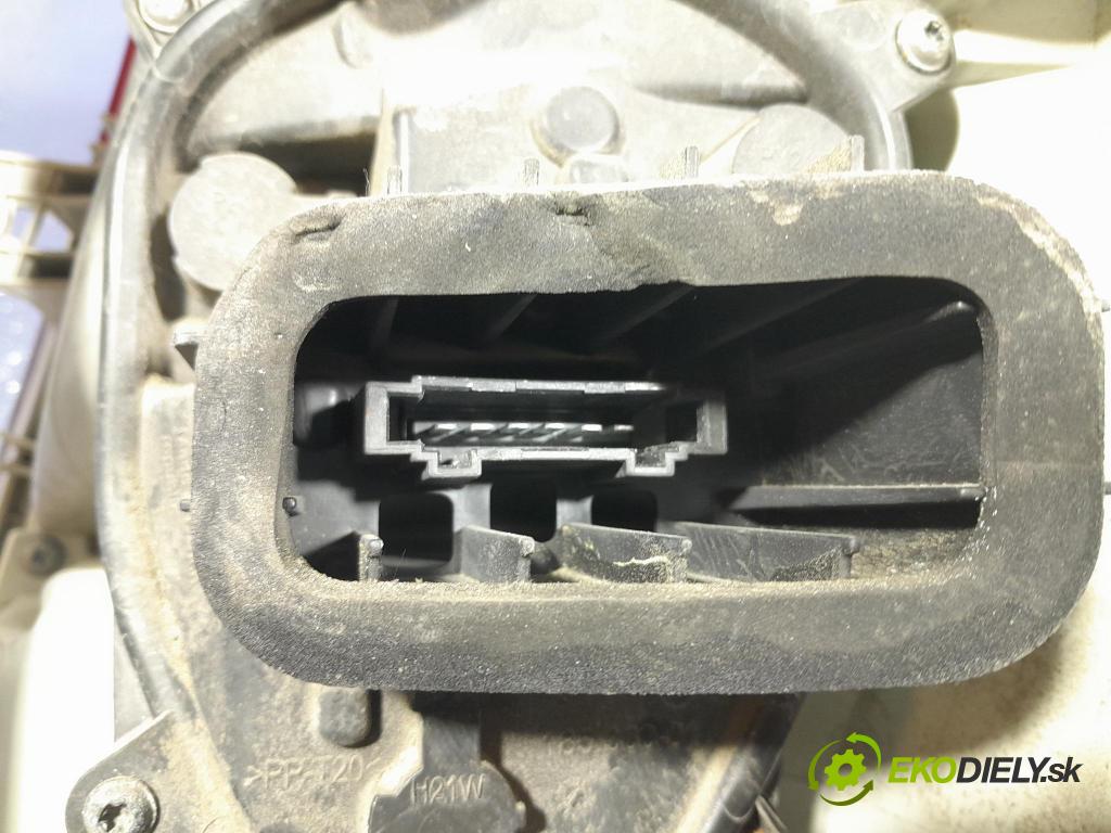 Skoda Octavia 2015 svetlo / reflektor zad ľavá Vonkajsia: 