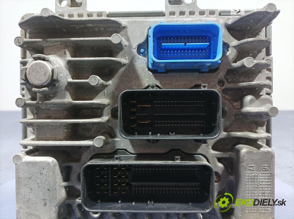 Opel Insignia 2018 riadiaca jednotka Motor: 55503335