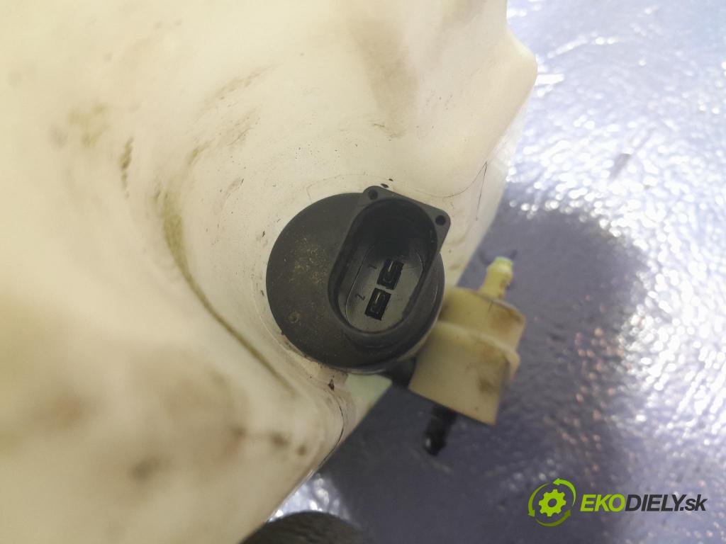 Skoda Octavia 2015 nádržka Podložka: 5Q0955448AE