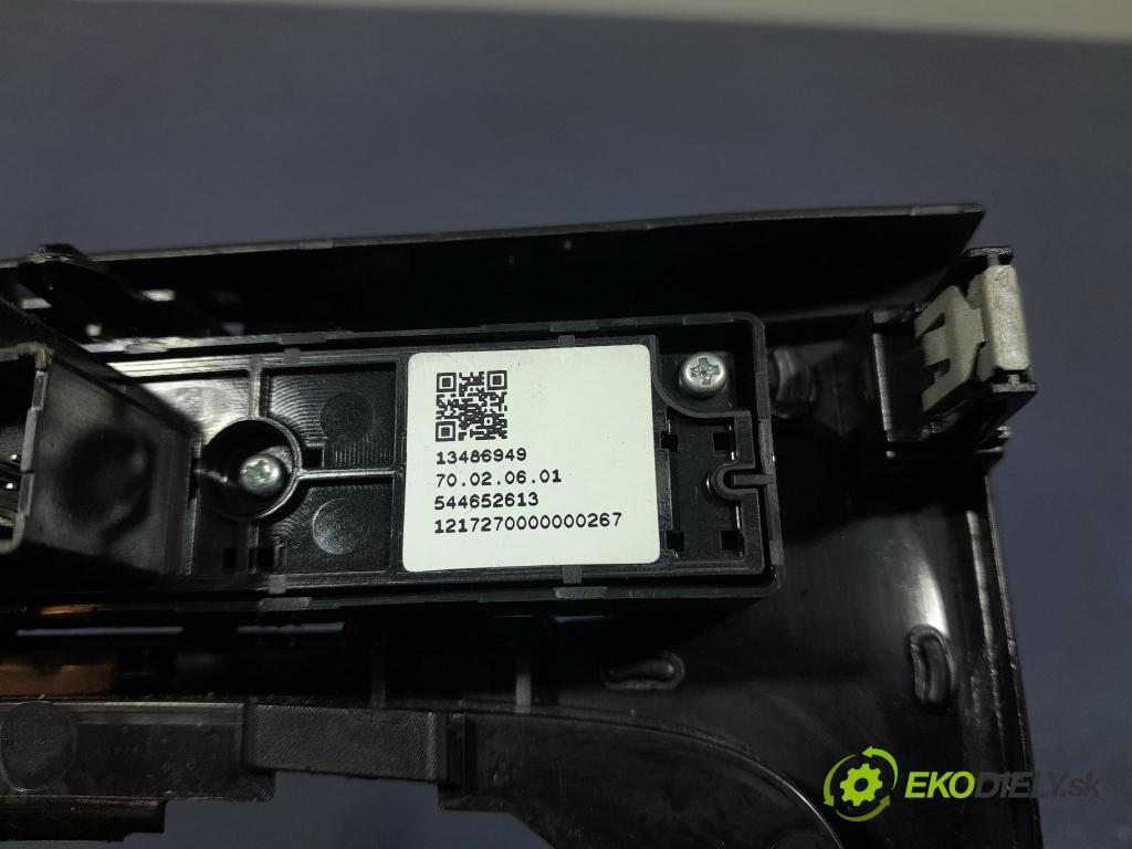 Opel Insignia 2018 kryt Plast: Interiéry: 39126636