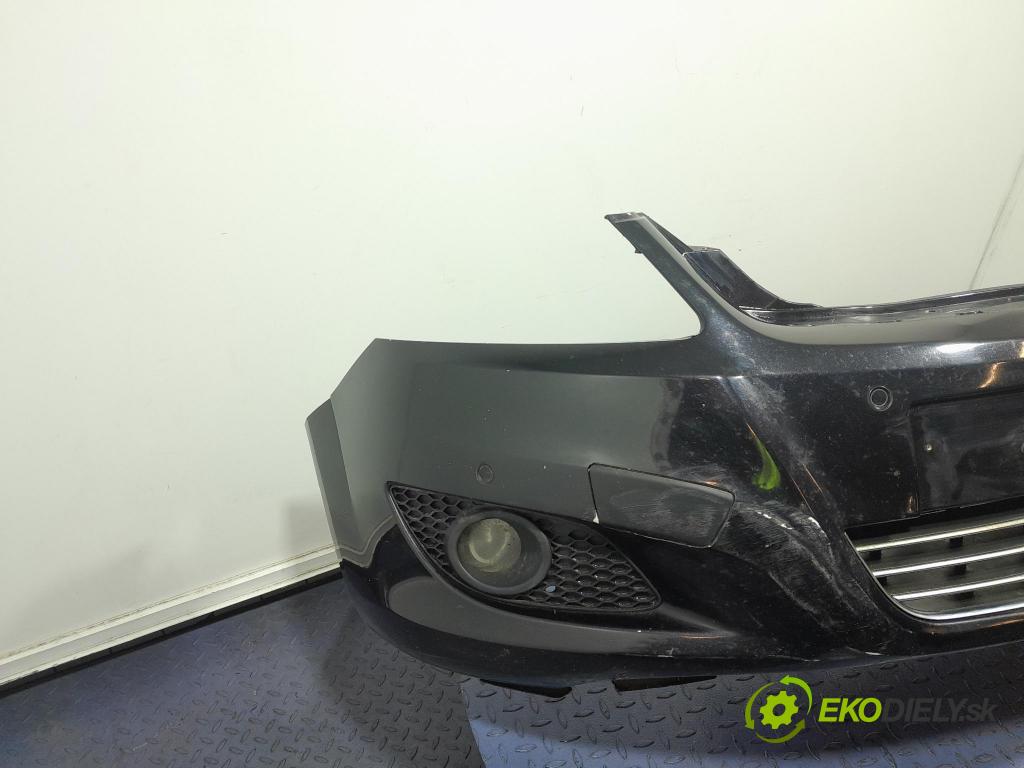 Opel Zafira 2011 nárazník před