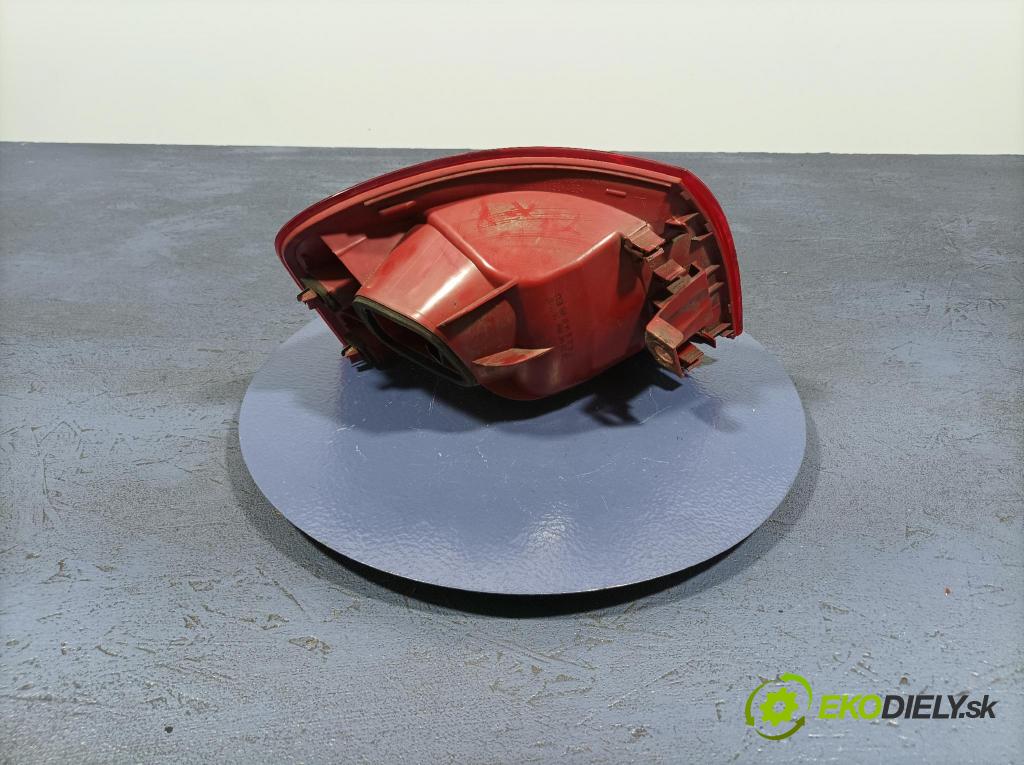 Vw Passat 2007 svetlo / reflektor zad Prava: Vonkajsia: 3C9945096N