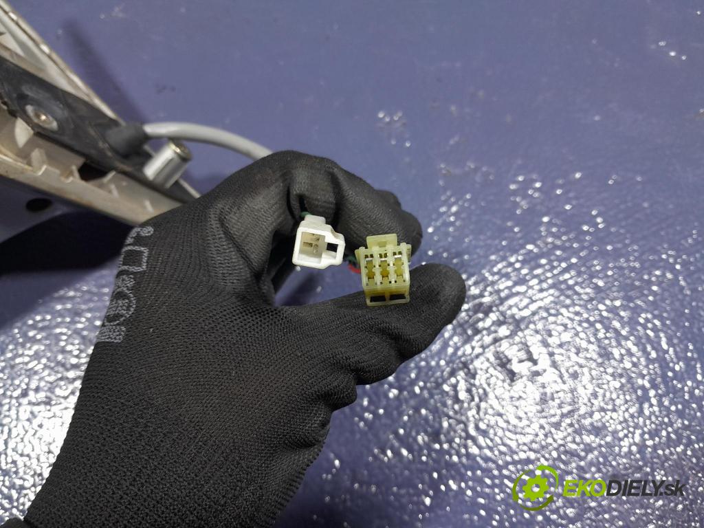 Subaru Forester 2000 zrkadlo Vľavo: 