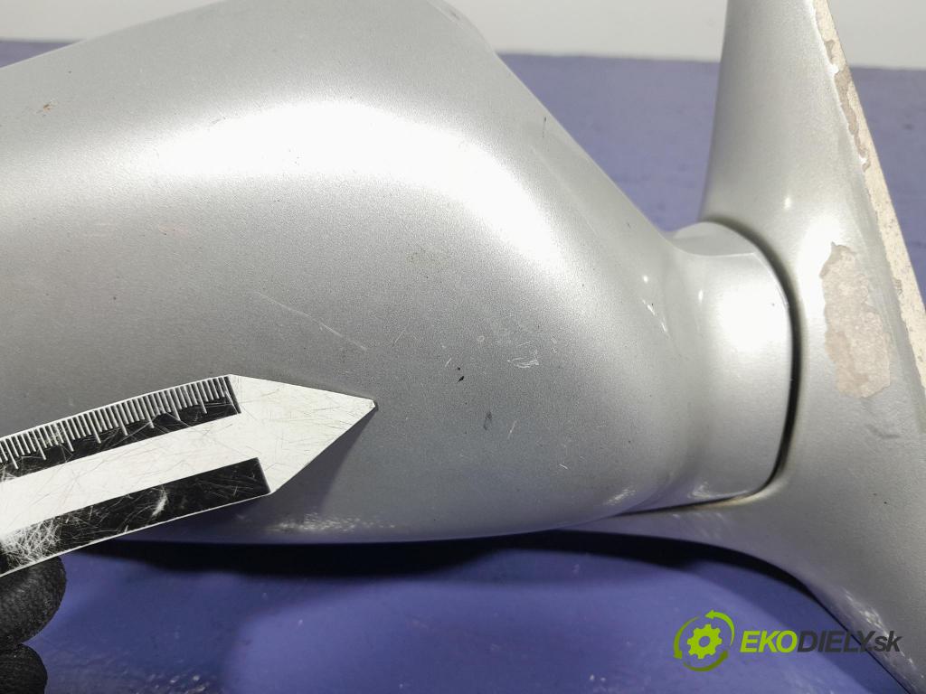 Subaru Forester 2000 zrkadlo pravé