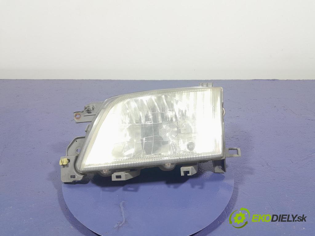 Subaru Forester 2000 Reflektor: Vľavo: