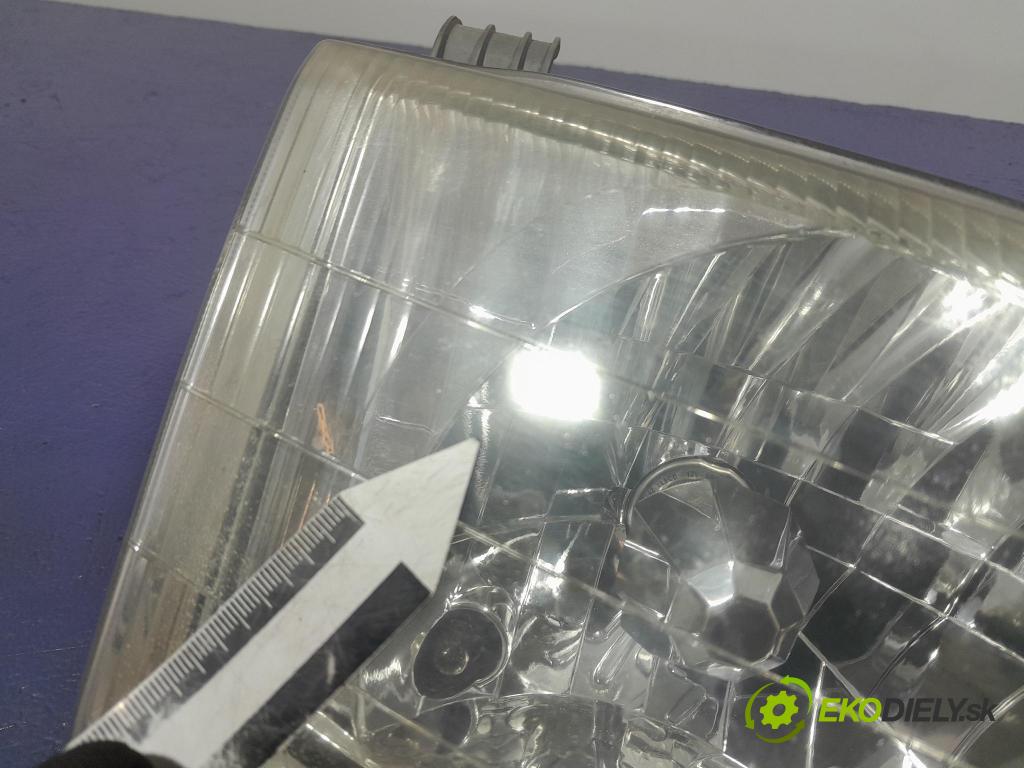 Subaru Forester 2000 Reflektor: v pravo: