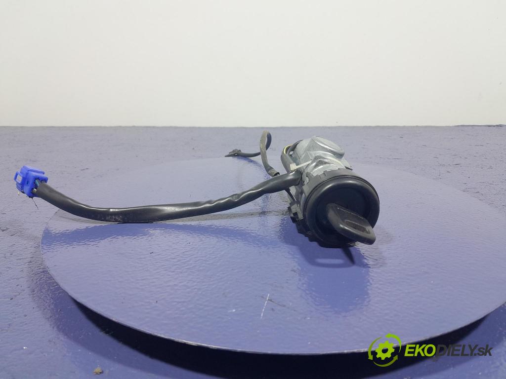 Subaru Forester 2000 Spínač zapalování.