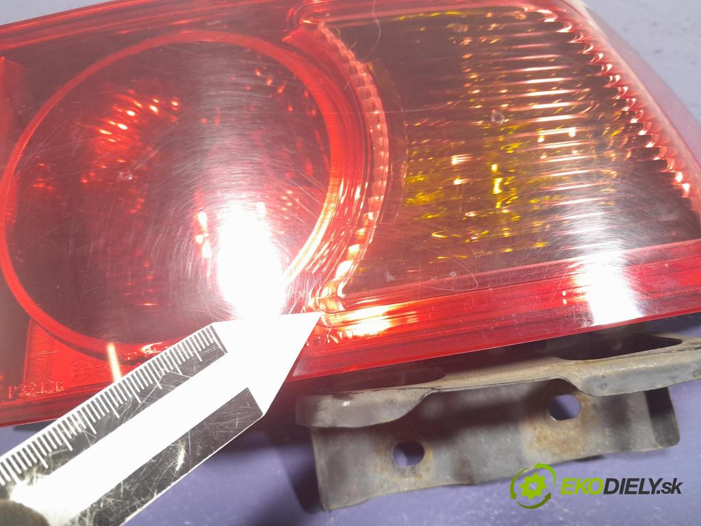 Honda Accord 2003 svetlo / reflektor zad Prava: Vonkajsia: