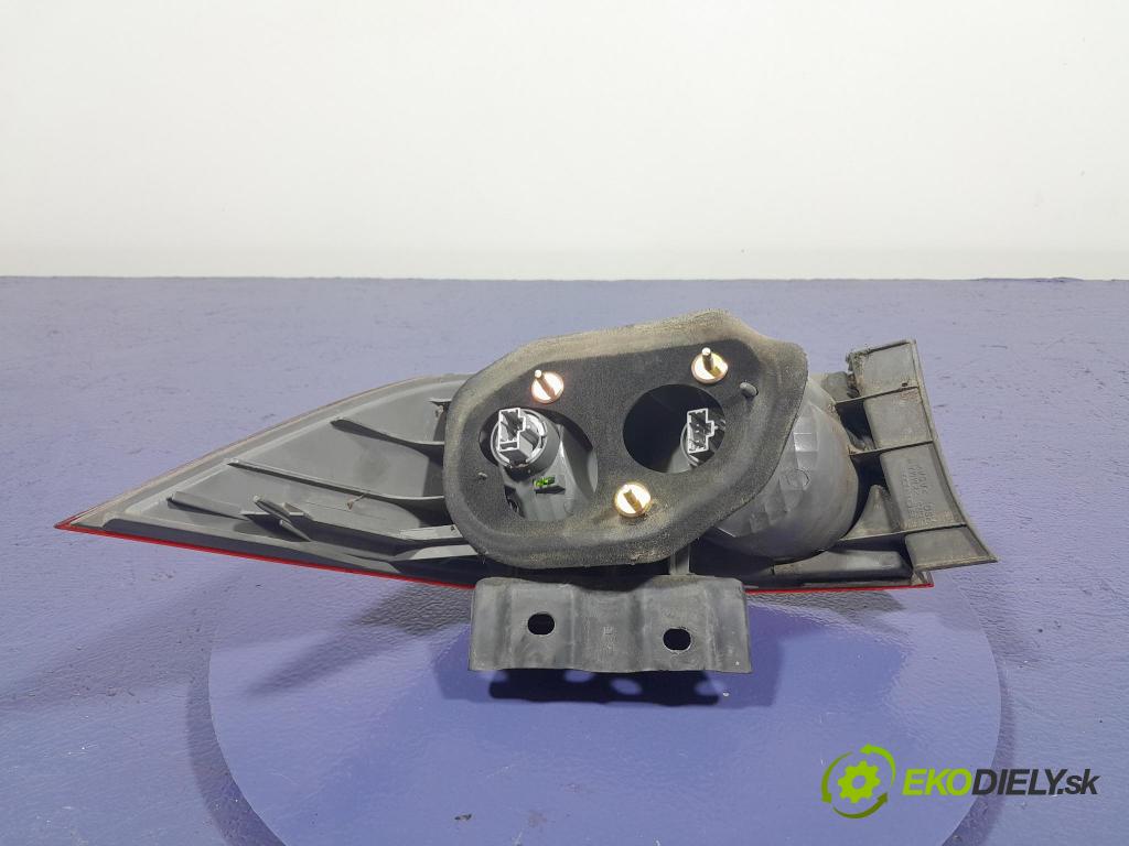 Honda Accord 2003 svetlo / reflektor zad Prava: Vonkajsia: 