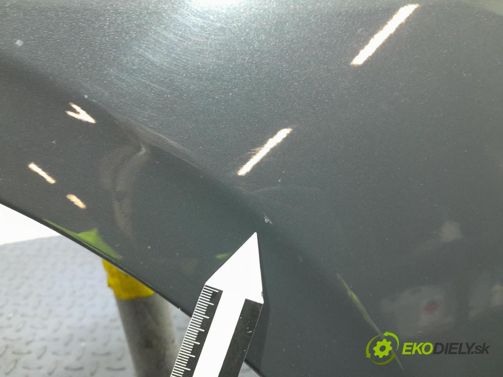 Kia Ceed 2020 blatnik před Levý: