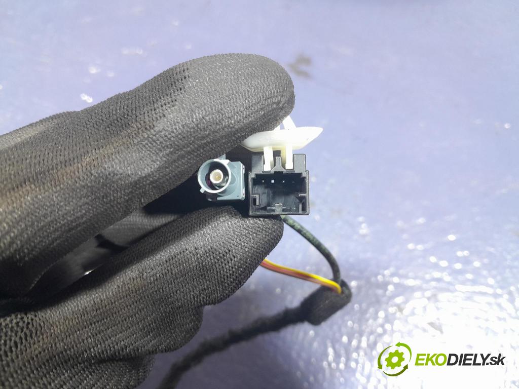 Skoda Fabia 2018 rukoväť Klapky: Zadná: 6V0827566G