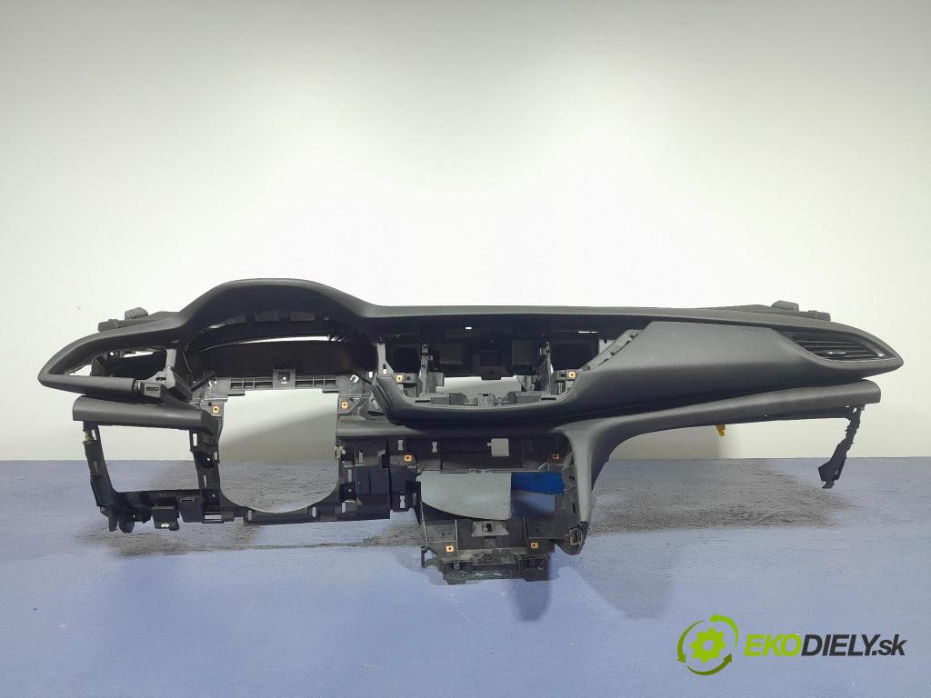 Opel Insignia 2018 kokpit,pristrojová doska