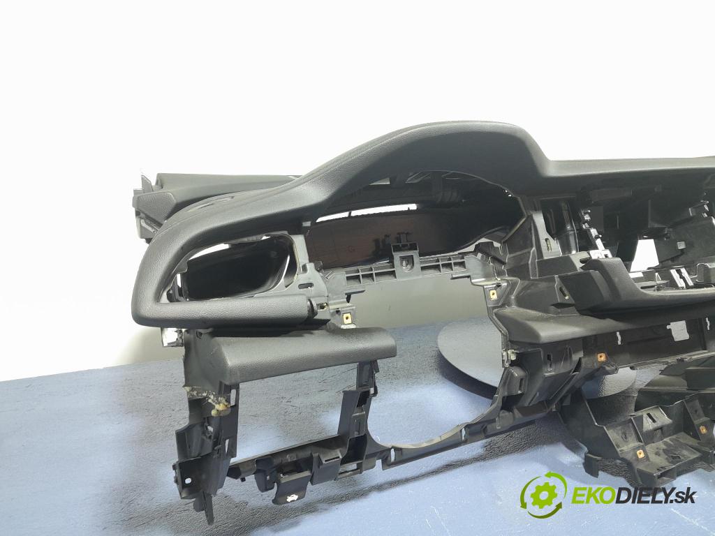 Opel Insignia 2018 kokpit,pristrojová doska