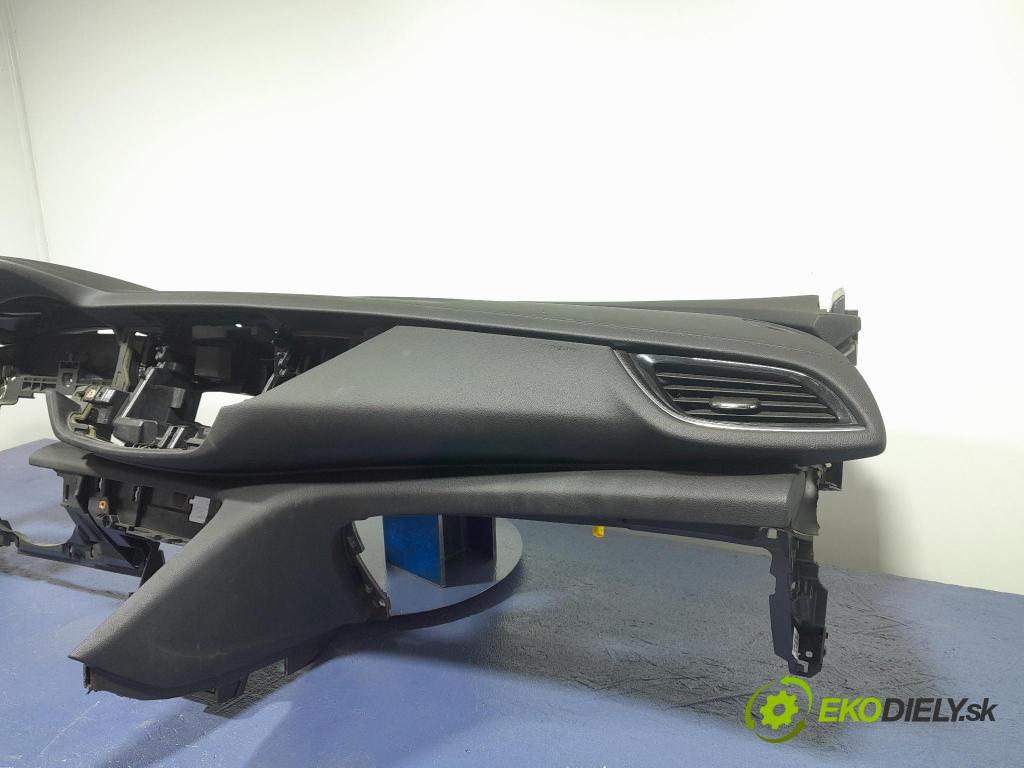 Opel Insignia 2018 kokpit,pristrojová doska