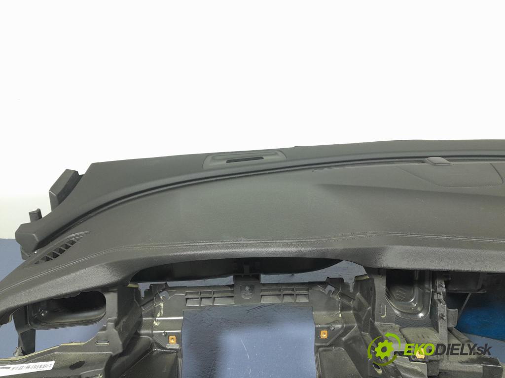 Opel Insignia 2018 kokpit,pristrojová doska