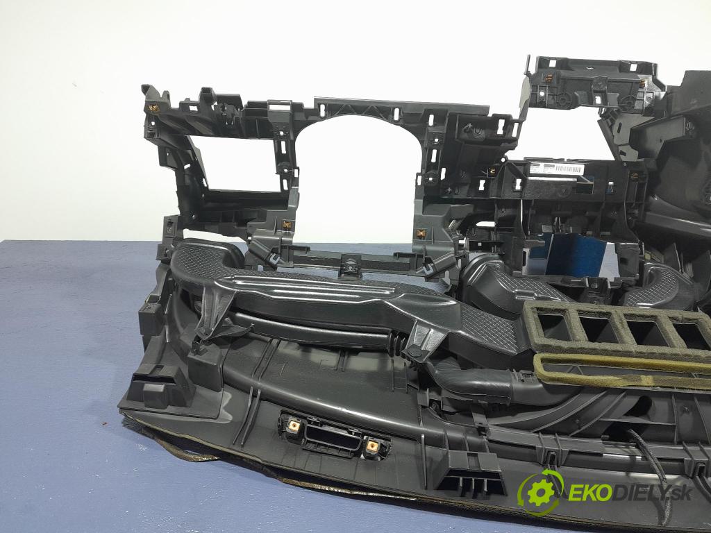 Opel Insignia 2018 kokpit,pristrojová doska