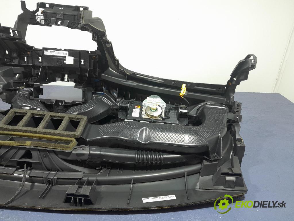 Opel Insignia 2018 kokpit,pristrojová doska