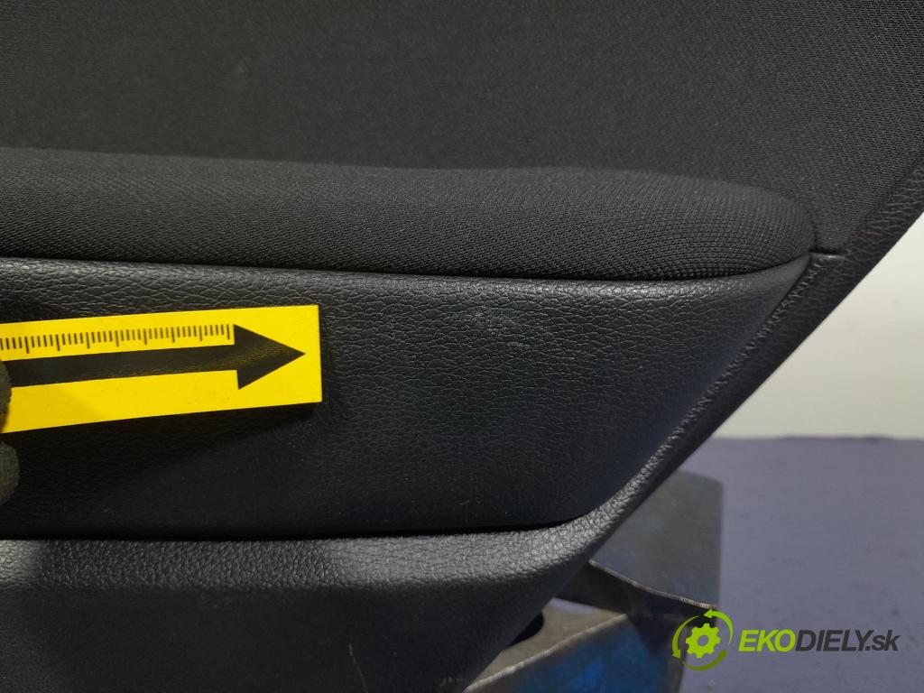 Kia Ceed 2020 Čalounictví: dvere zad Prava: 83302-J7020