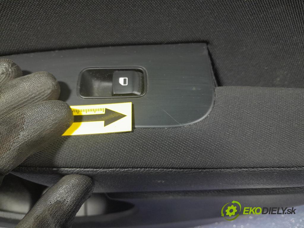 Kia Ceed 2020 Čalounictví: dvere zad Prava: 83302-J7020