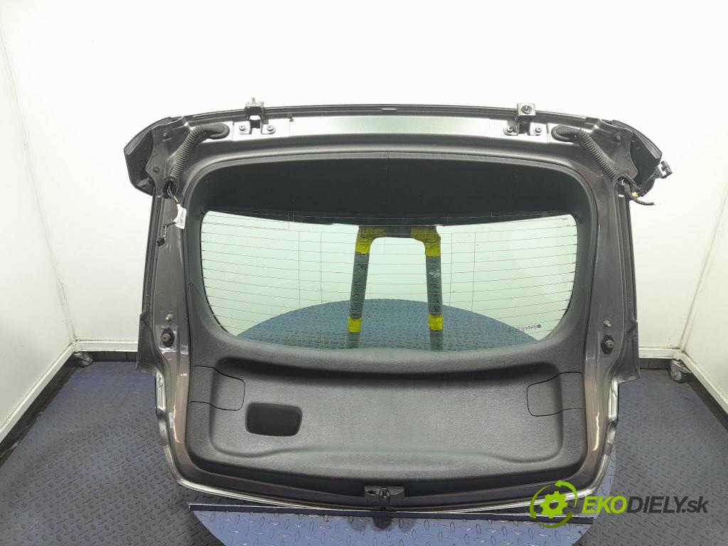 Opel Astra 2017 zadna dveře kufra: kufra: 