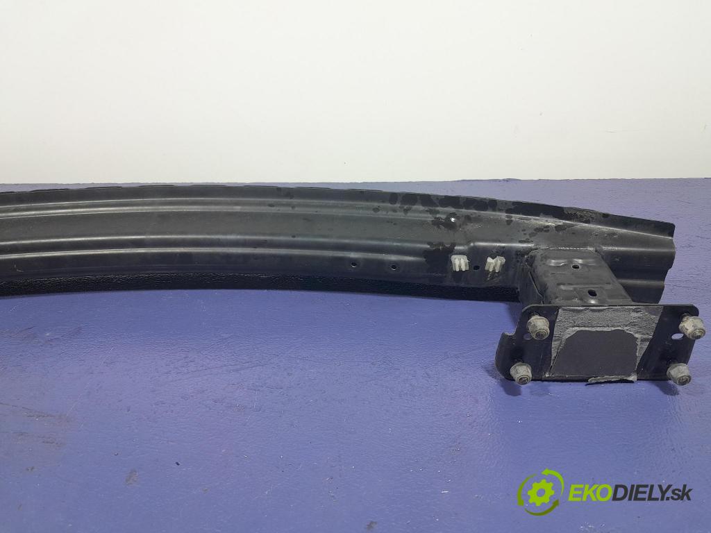 Mercedes Gla-klasa 2019 výstuha narazník zad A1176100014