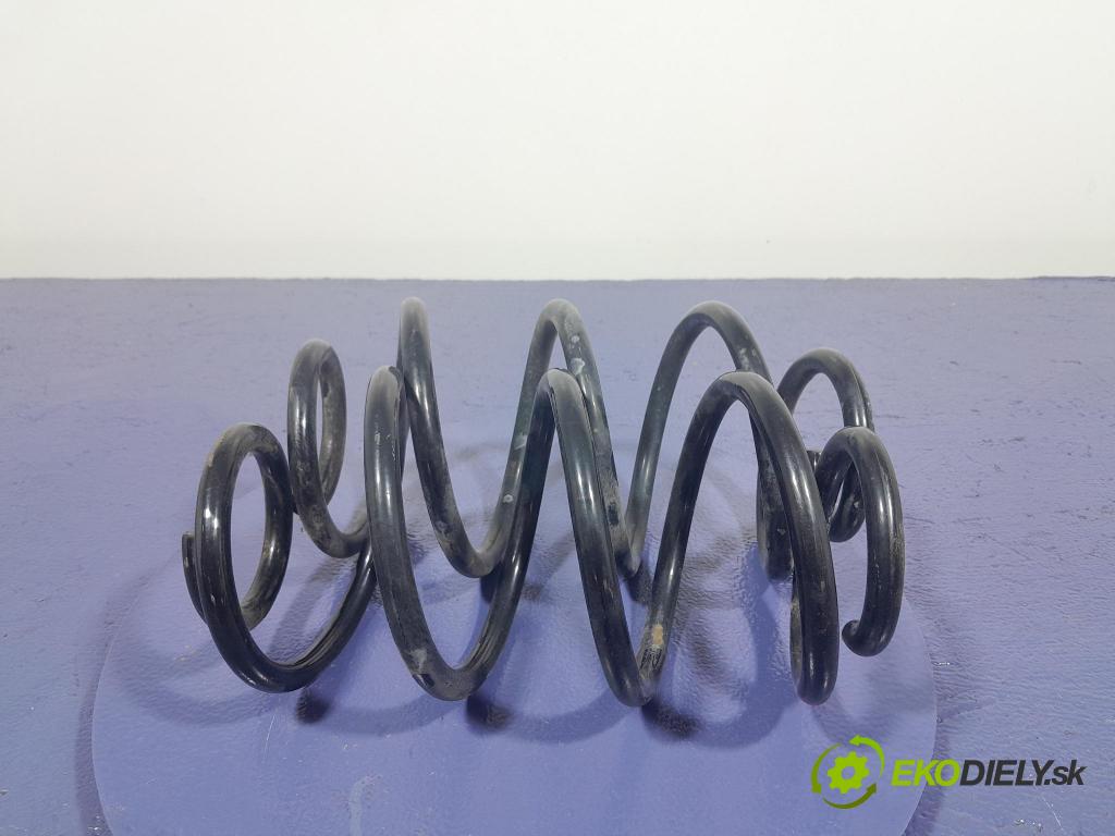 Mercedes Gla-klasa 2019 pružina zad 