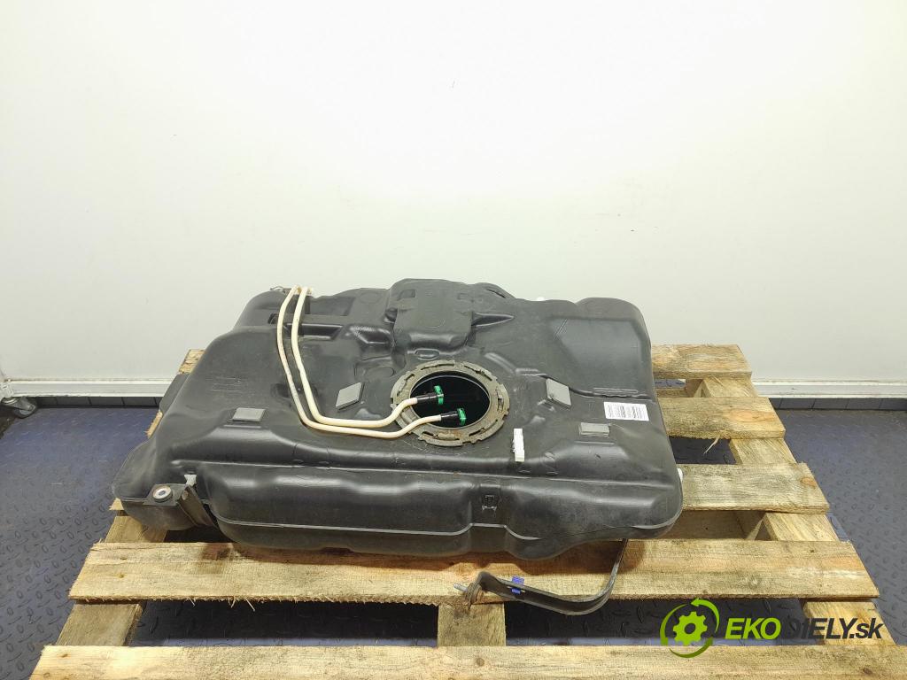 Mercedes Gla-klasa 2019 Nádrž: paliva A2464702701