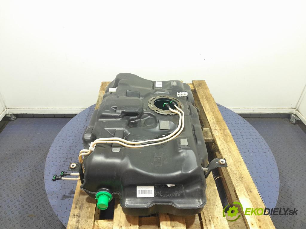 Mercedes Gla-klasa 2019 Nádrž: paliva A2464702701