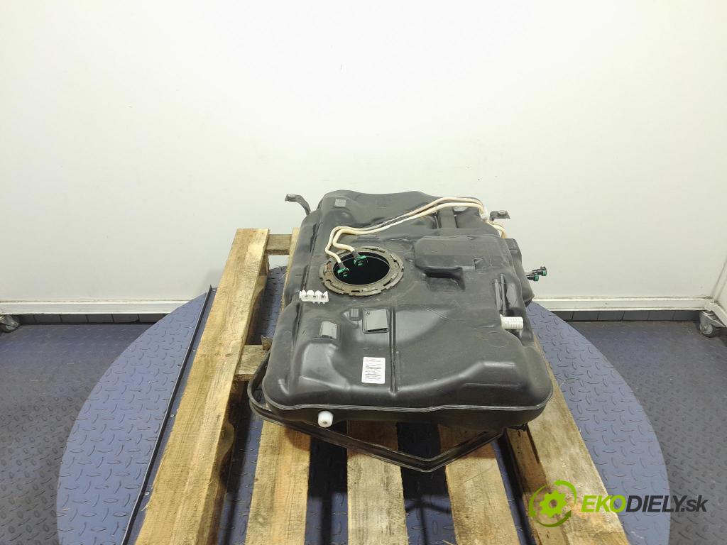 Mercedes Gla-klasa 2019 Nádrž: paliva A2464702701