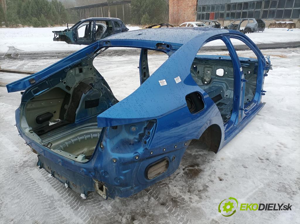 Skoda Octavia 2023 blatník zad v pravo: