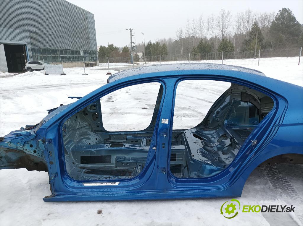 Skoda Octavia 2023 práh Levý: