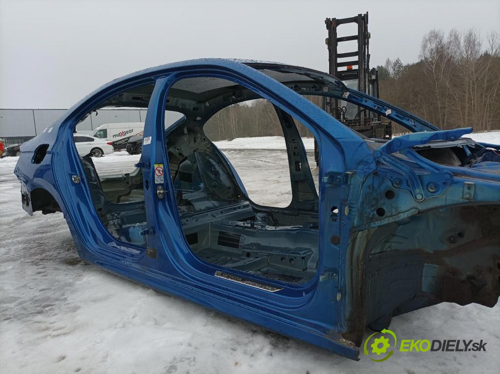 Skoda Octavia 2023 práh v pravo: 