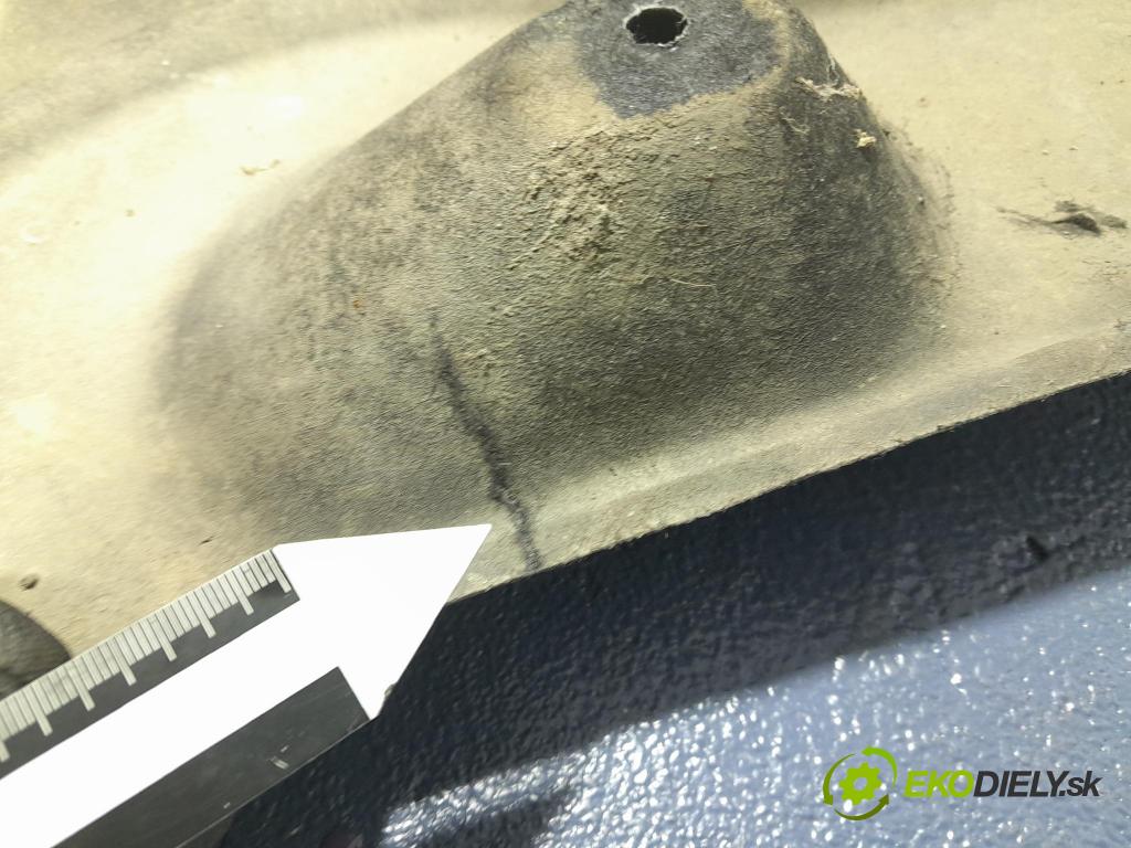 Bmw Seria 2 2020 kryt Plast: podvozek: 