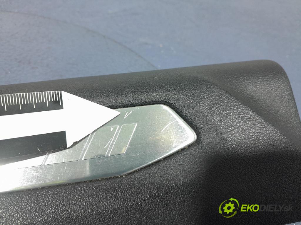 Bmw Seria 2 2020 kryt Plast: Interiéry: 7489947